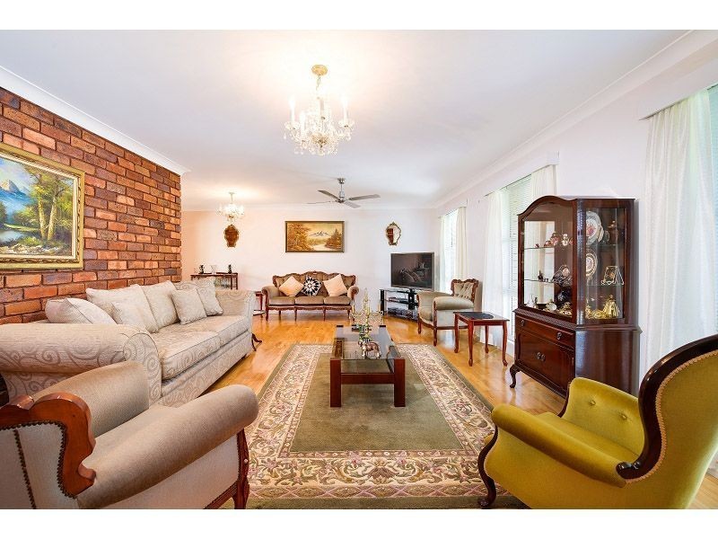 3 McIlwain Drive, Mermaid Waters QLD 4218