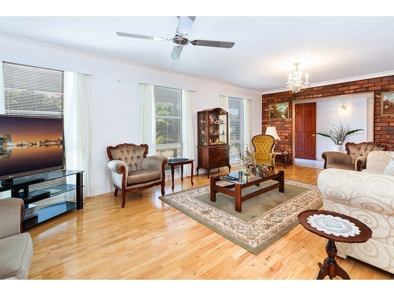 3 McIlwain Drive, Mermaid Waters QLD 4218