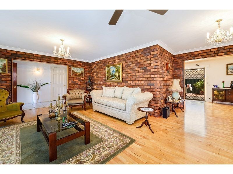 3 McIlwain Drive, Mermaid Waters QLD 4218
