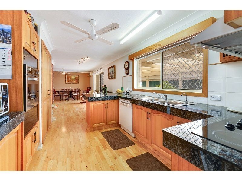 3 McIlwain Drive, Mermaid Waters QLD 4218