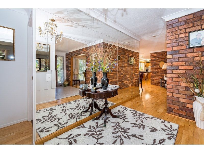 3 McIlwain Drive, Mermaid Waters QLD 4218