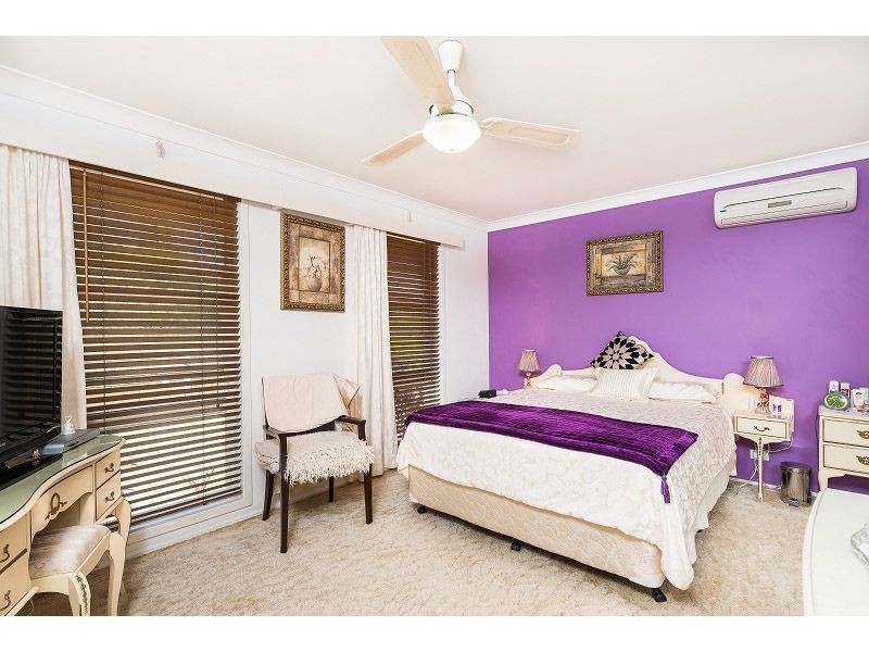 3 McIlwain Drive, Mermaid Waters QLD 4218