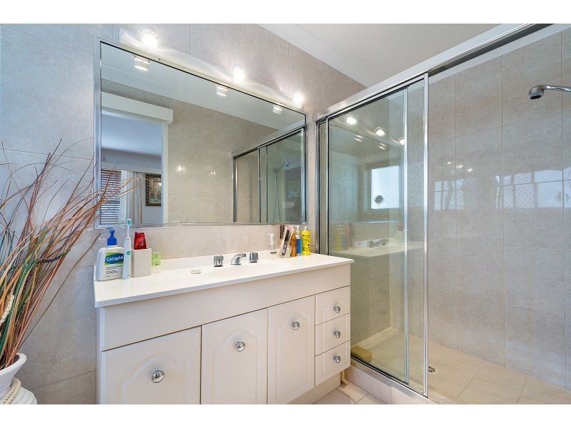 3 McIlwain Drive, Mermaid Waters QLD 4218