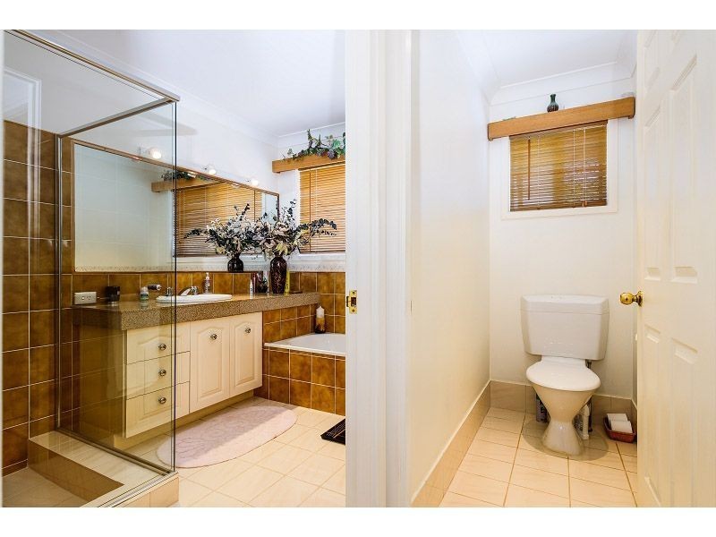 3 McIlwain Drive, Mermaid Waters QLD 4218