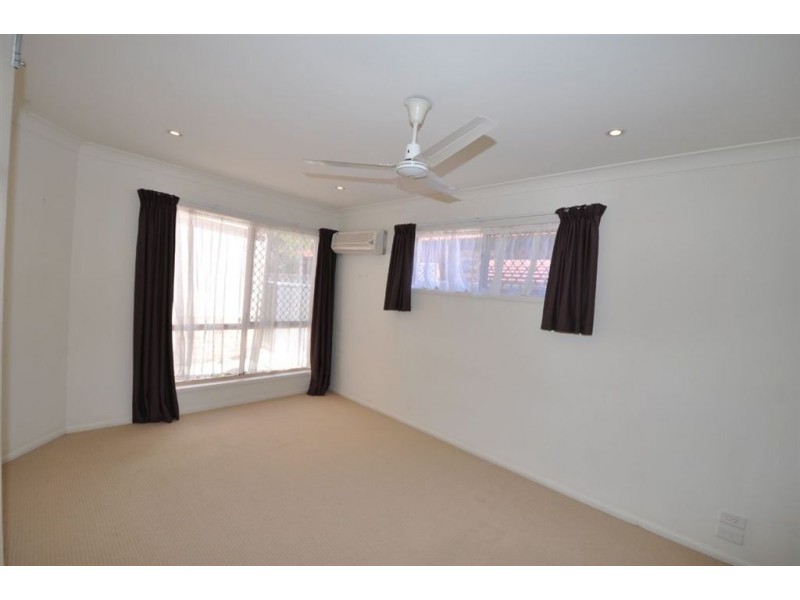 1/14 Gemma Glade, Labrador QLD 4215