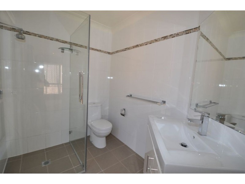 1/14 Gemma Glade, Labrador QLD 4215