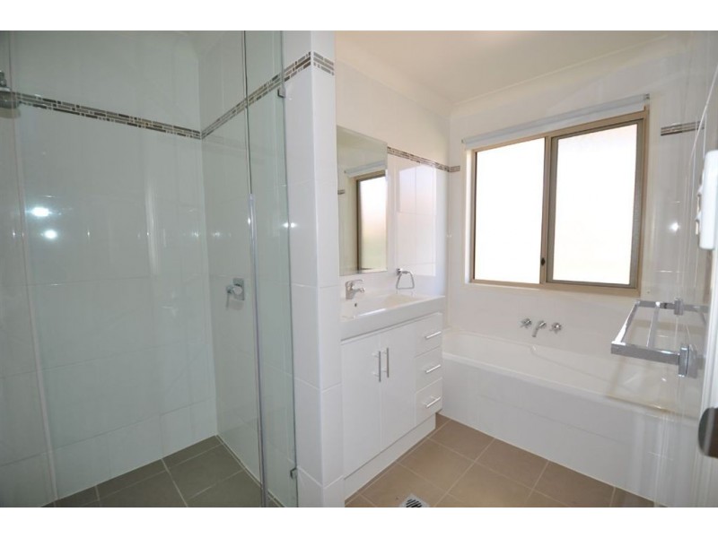 1/14 Gemma Glade, Labrador QLD 4215