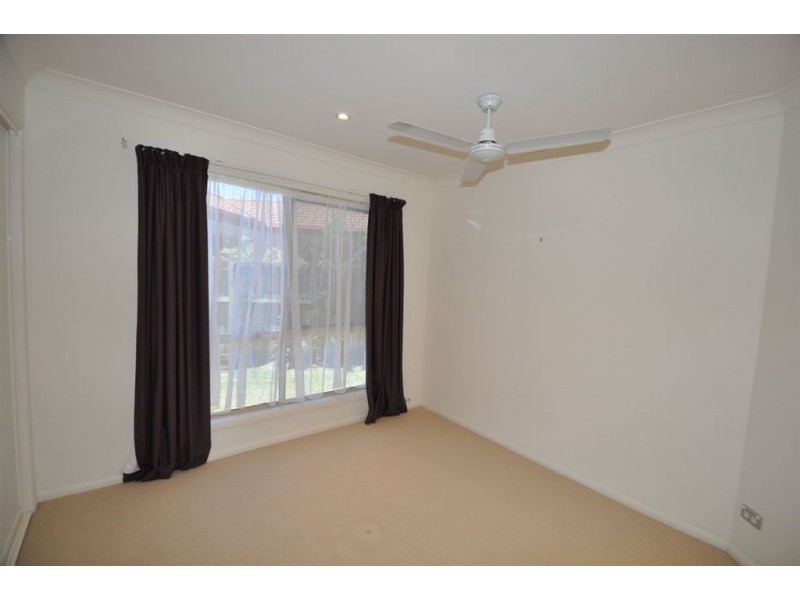 1/14 Gemma Glade, Labrador QLD 4215