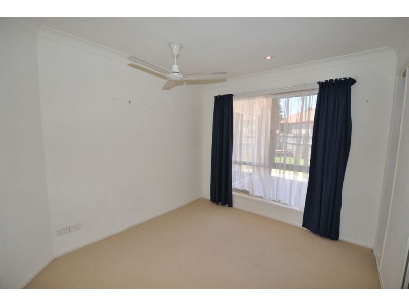 1/14 Gemma Glade, Labrador QLD 4215