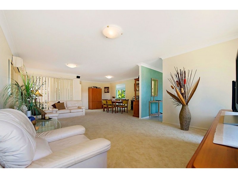 5 Bon Aire Court, Clear Island Waters QLD 4226