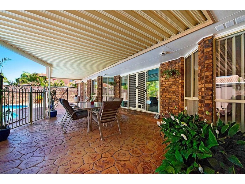 5 Bon Aire Court, Clear Island Waters QLD 4226