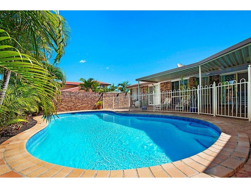 5 Bon Aire Court, Clear Island Waters QLD 4226