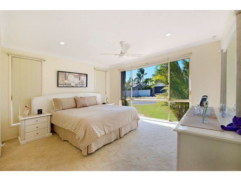 5 Bon Aire Court, Clear Island Waters QLD 4226