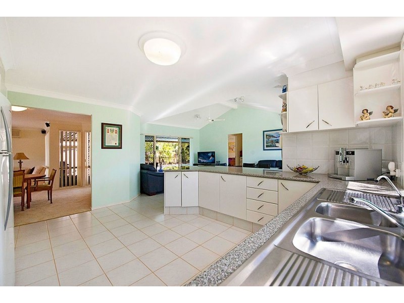 5 Bon Aire Court, Clear Island Waters QLD 4226