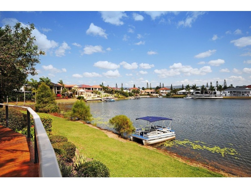 125 Santa Cruz Boulevard, Clear Island Waters QLD 4226