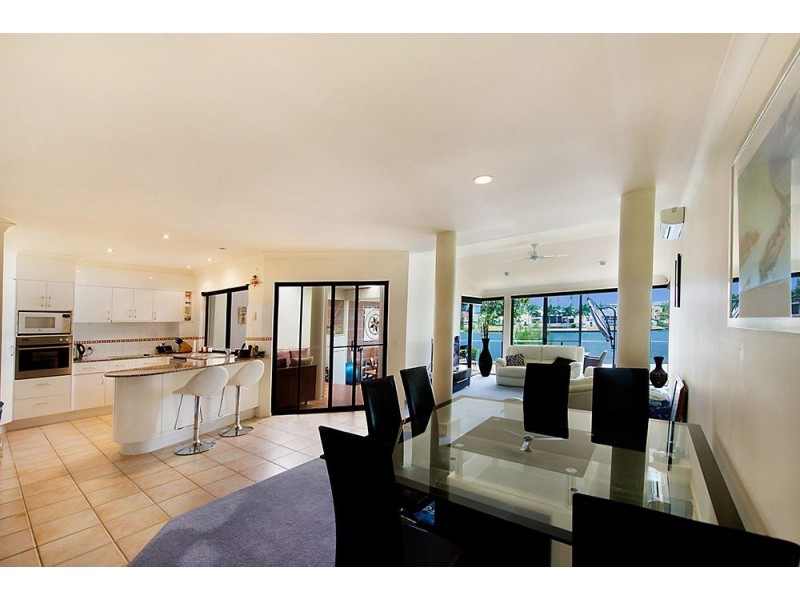 125 Santa Cruz Boulevard, Clear Island Waters QLD 4226
