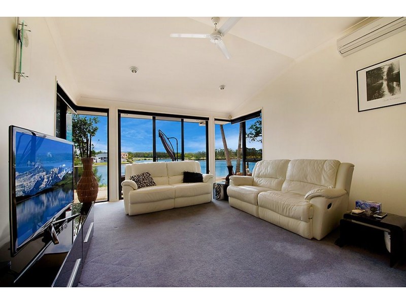 125 Santa Cruz Boulevard, Clear Island Waters QLD 4226