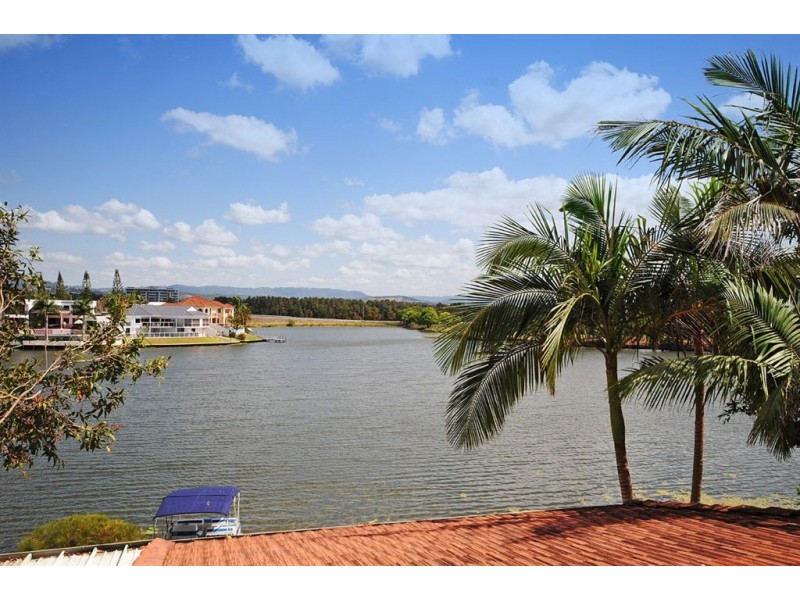125 Santa Cruz Boulevard, Clear Island Waters QLD 4226