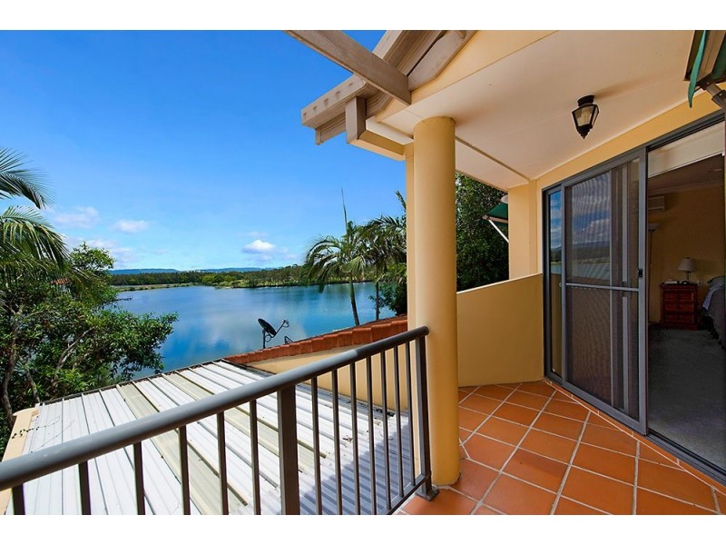 125 Santa Cruz Boulevard, Clear Island Waters QLD 4226