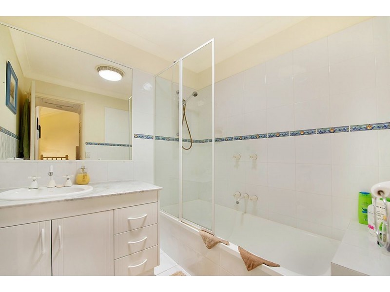 125 Santa Cruz Boulevard, Clear Island Waters QLD 4226
