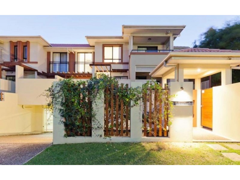 2/5 Miami Key, Broadbeach Waters QLD 4218