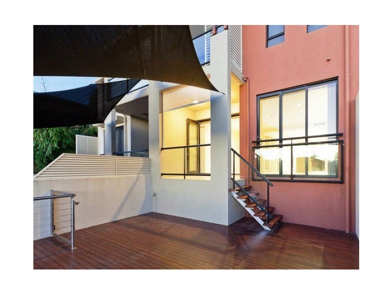 2/5 Miami Key, Broadbeach Waters QLD 4218