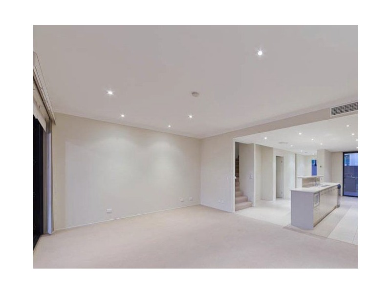 2/5 Miami Key, Broadbeach Waters QLD 4218