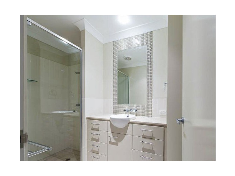 2/5 Miami Key, Broadbeach Waters QLD 4218