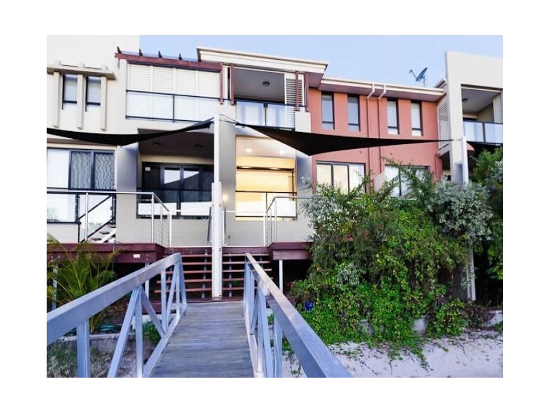 2/5 Miami Key, Broadbeach Waters QLD 4218