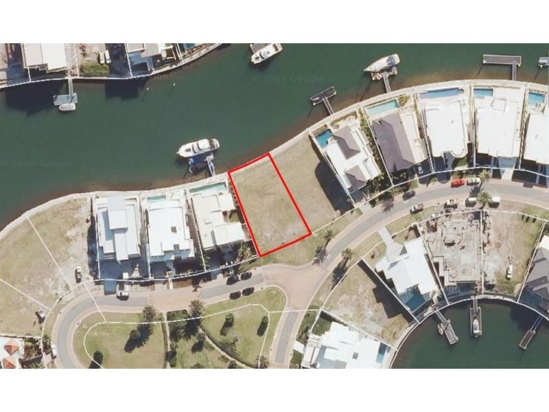 19 Hampton Court, Sovereign Islands QLD 4216