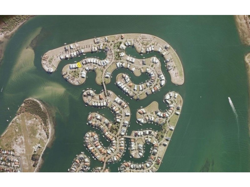 19 Hampton Court, Sovereign Islands QLD 4216
