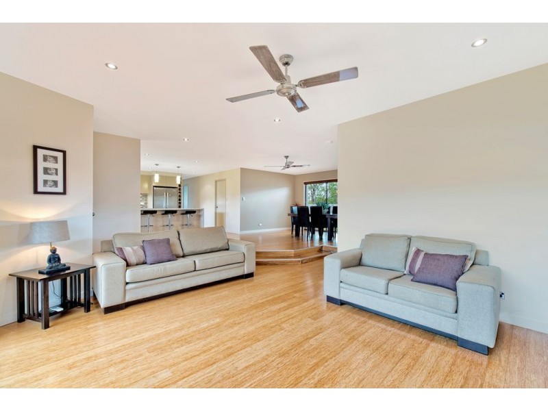 1 Dearne Place, Carrara QLD 4211