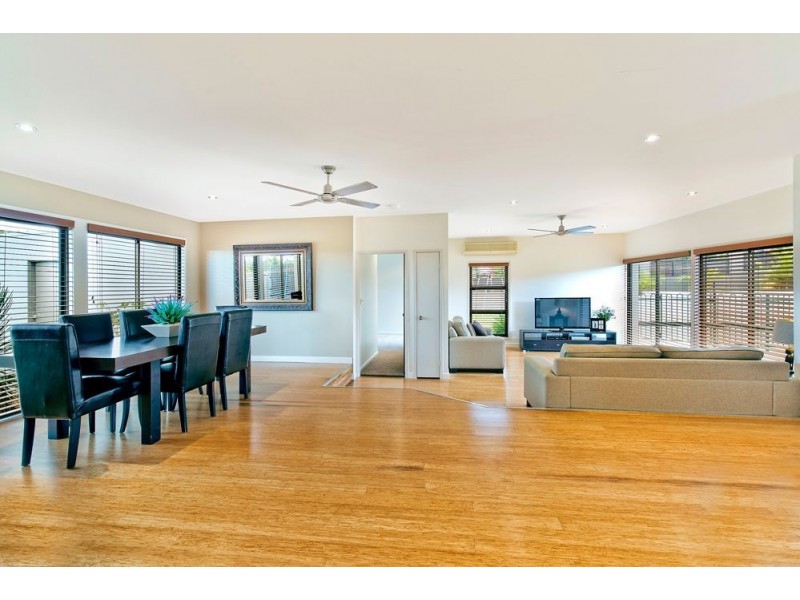 1 Dearne Place, Carrara QLD 4211