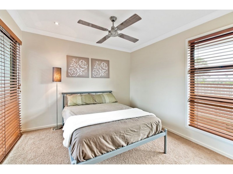 1 Dearne Place, Carrara QLD 4211