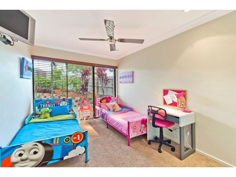 1 Dearne Place, Carrara QLD 4211