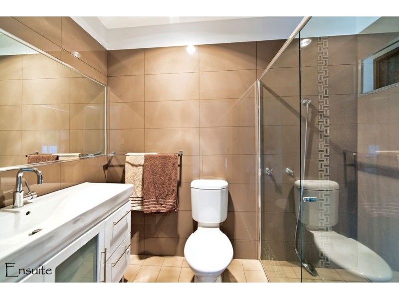 1 Dearne Place, Carrara QLD 4211