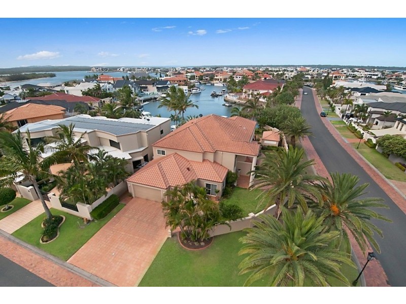 1 Excalibur Court, Sovereign Islands QLD 4216