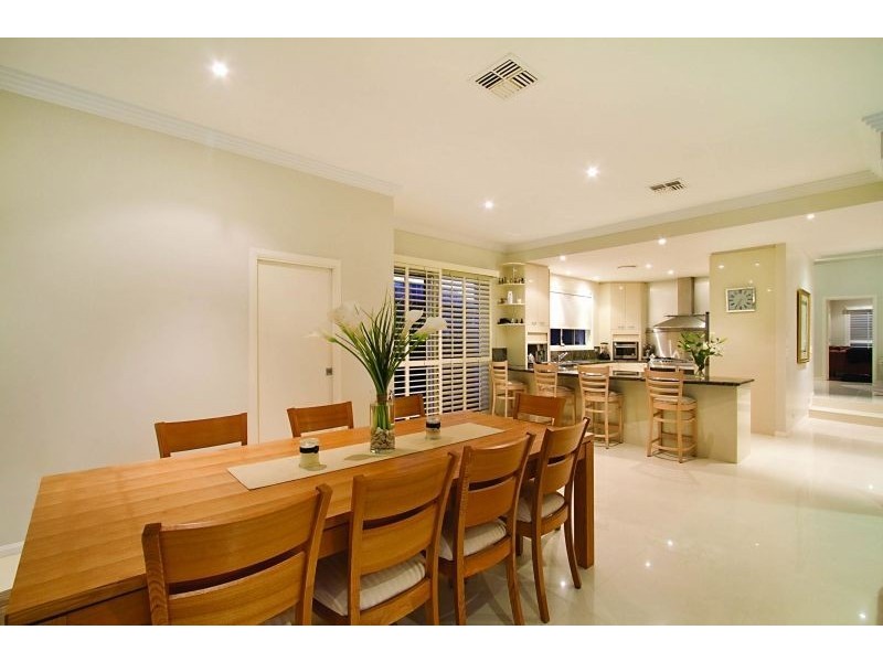 1 Excalibur Court, Sovereign Islands QLD 4216