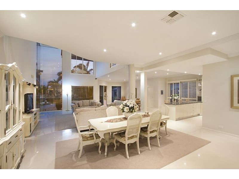 1 Excalibur Court, Sovereign Islands QLD 4216