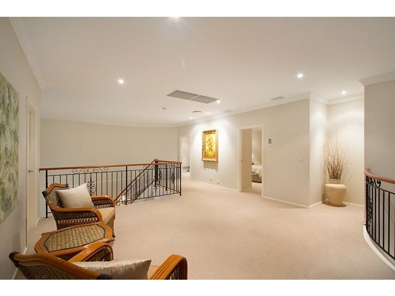 1 Excalibur Court, Sovereign Islands QLD 4216