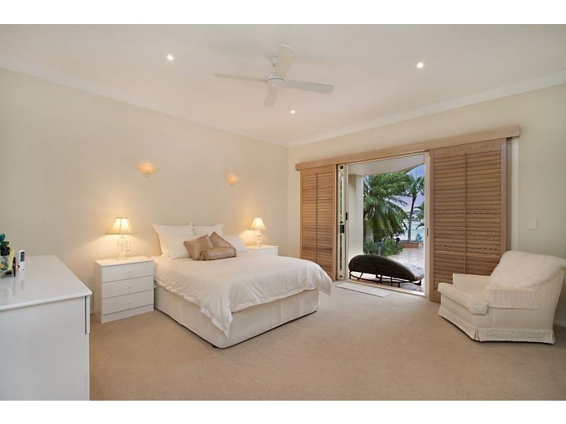 1 Excalibur Court, Sovereign Islands QLD 4216