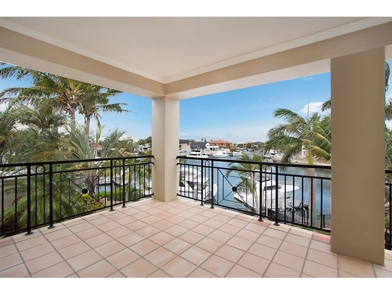 1 Excalibur Court, Sovereign Islands QLD 4216