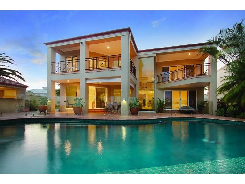 1 Excalibur Court, Sovereign Islands QLD 4216