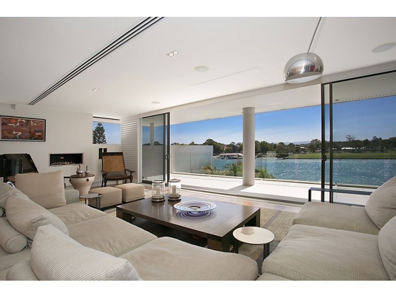 117 Commodore Drive, Paradise Waters QLD 4217