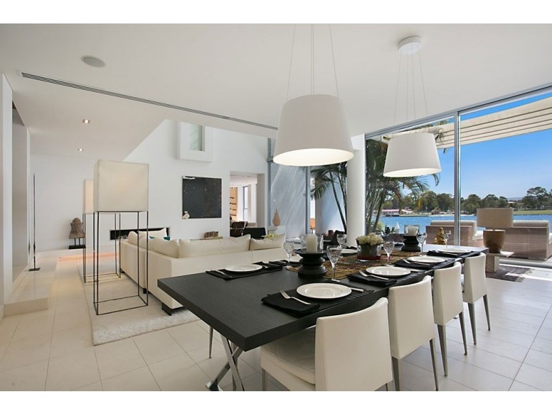 117 Commodore Drive, Paradise Waters QLD 4217