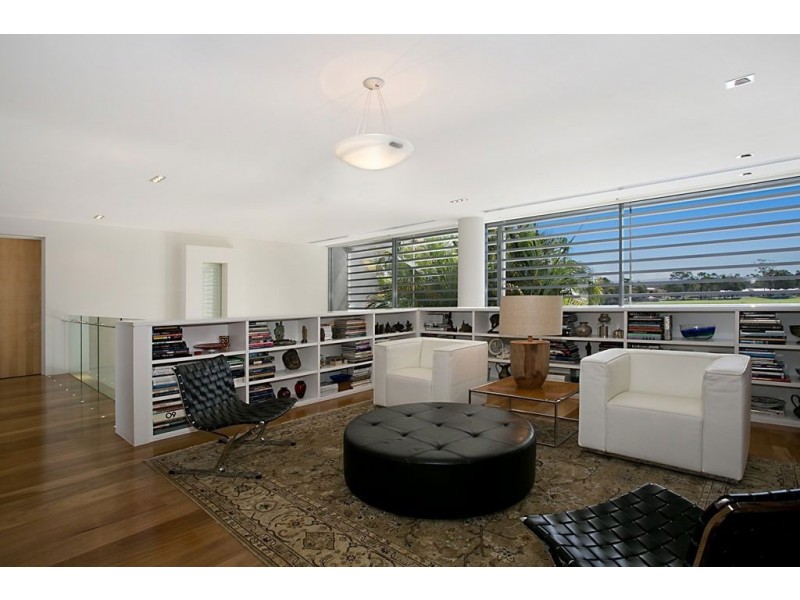 117 Commodore Drive, Paradise Waters QLD 4217