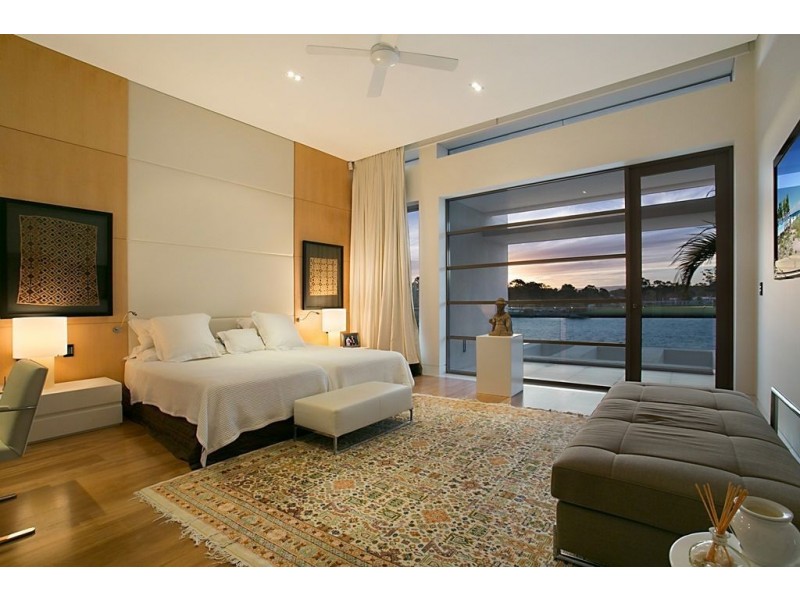 117 Commodore Drive, Paradise Waters QLD 4217