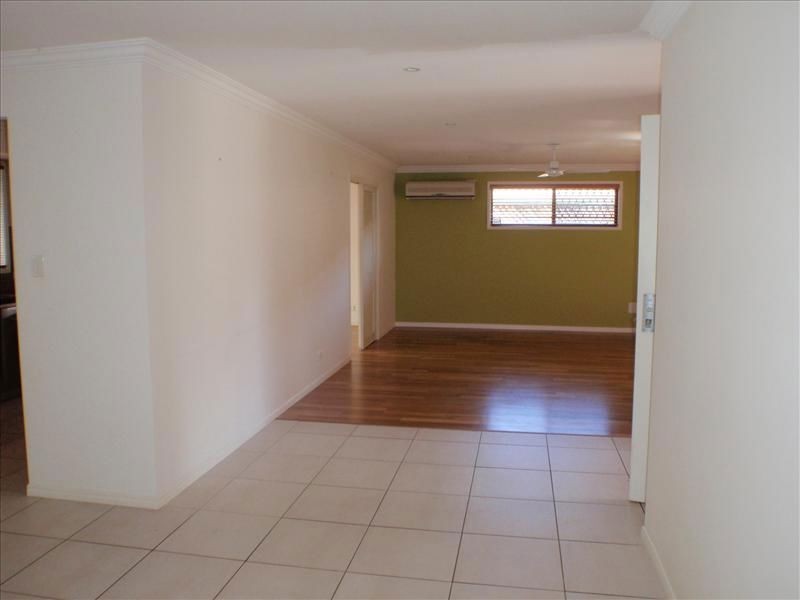 45 Rawlinna Drive, Mermaid Waters QLD 4218