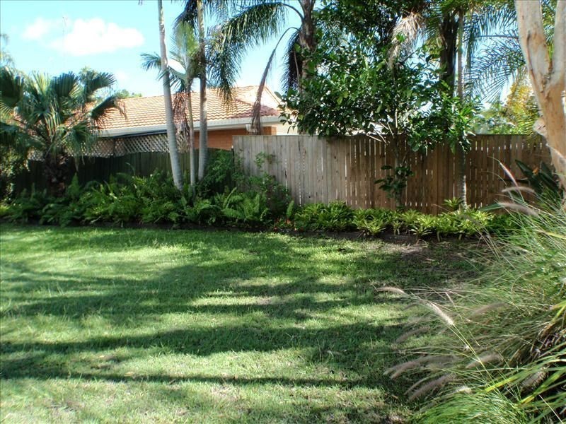 45 Rawlinna Drive, Mermaid Waters QLD 4218