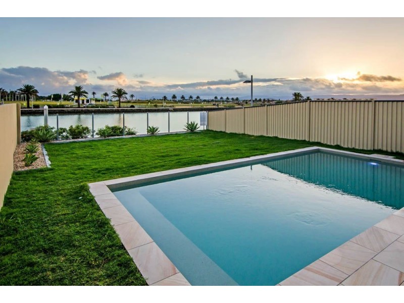 62 Harbour Rise, Hope Island QLD 4212